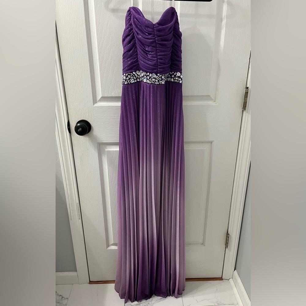 Juniors Xtraordinary Sleeveless Dress